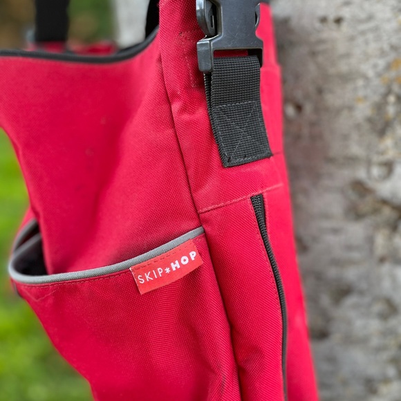 Skip Hop Duo red multi-pocket bag - Picture 2 of 10